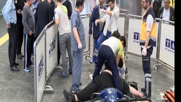 Alman yolcu havalimanında hayatını kaybetti