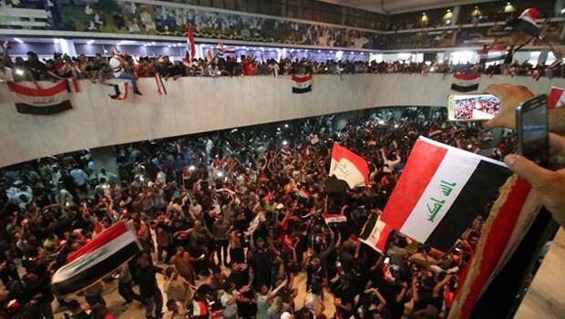 Irak'ta Sadr yanlıları parlamento binasından çıktı
