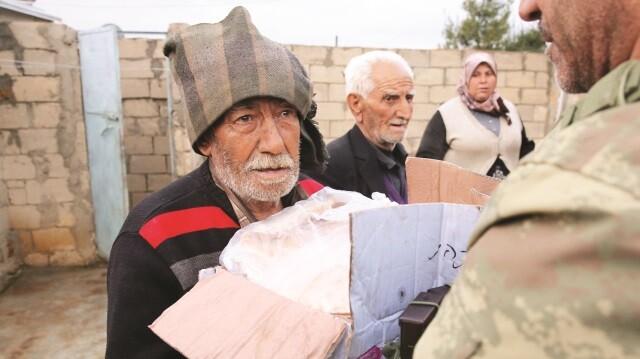 Zeytin Dalı ile teröristlerden temizlenen köylere Mehmetçik'ten yardım