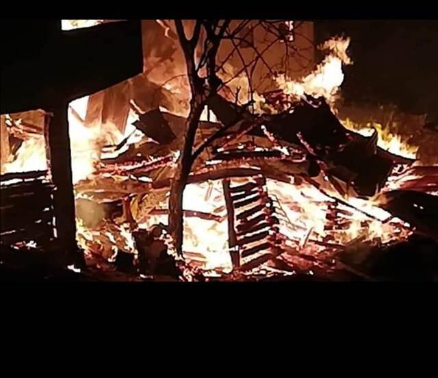 Artvin'de korkutan yangın: 7 ev kül oldu