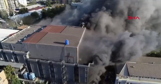 Son dakika: İstanbul'da dev fabrika yangını!