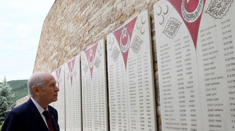 MHP Genel Başkanı Bahçeli Ülkücü Şehitler Anıtı'nı ziyaret etti