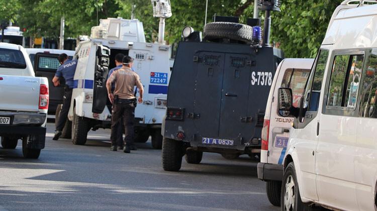 Son dakika haberler... Diyarbakır'da saldırıya uğrayan polis şehit oldu