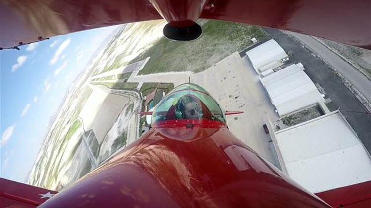 Kadın akrobasi pilotu 23 Nisan'da çocuklar için havalandı