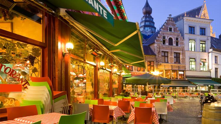 Belçika'da restoran ve kafeler açıldı