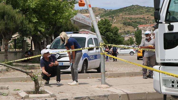 İzmir'de korkunç kaza! Kaldırımda yürürken hayatlarını kaybettiler