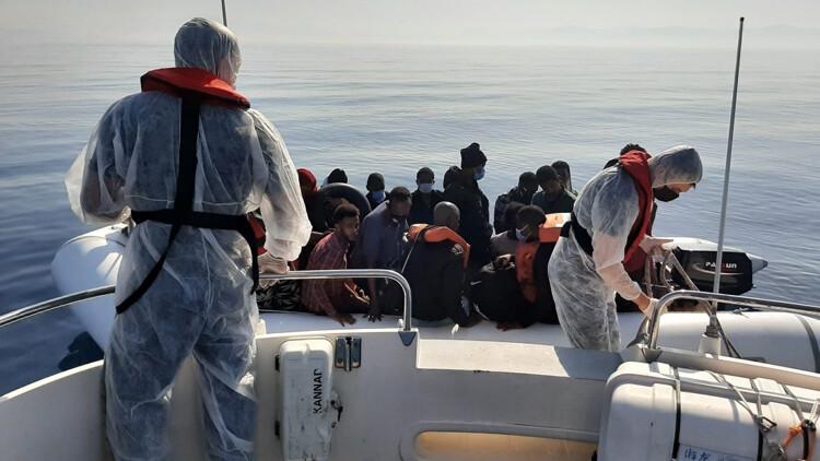 İzmir'de 388 sığınmacı ölümden kurtarıldı