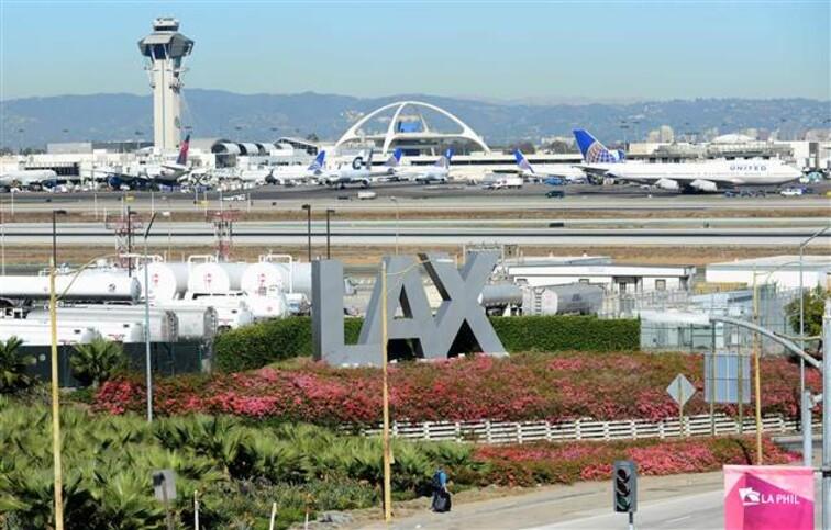 Los Angeles havalimanında 'silahlı saldırı' paniği!