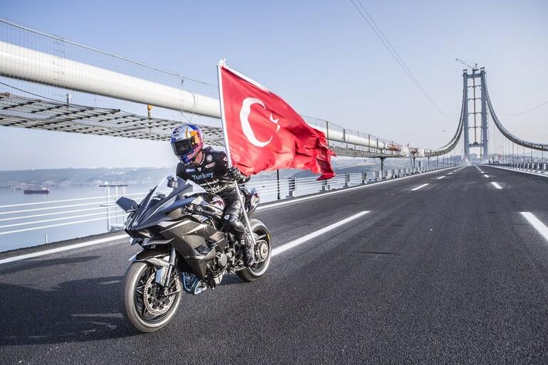 Kenan Sofuoğlu, Osmangazi Köprüsü'nde 400 kilometre hıza ulaştı!
