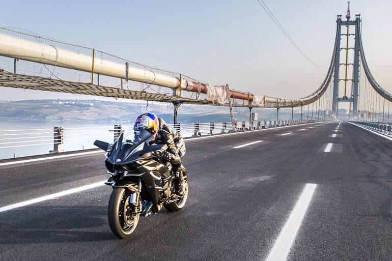 Kenan Sofuoğlu, Osmangazi Köprüsü'nde 400 kilometre hıza ulaştı!