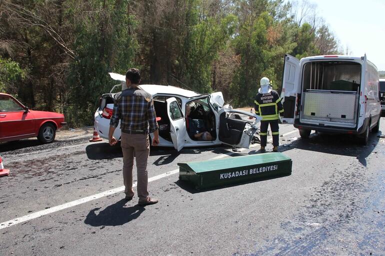 Eriyen asfaltta kayan minibüs karşı şeride geçti: 4 ölü, 6 yaralı