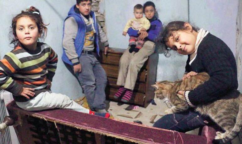 Kaldırımda uyuyan pembe montlu minik çocuk Suriyeli Suad çıktı