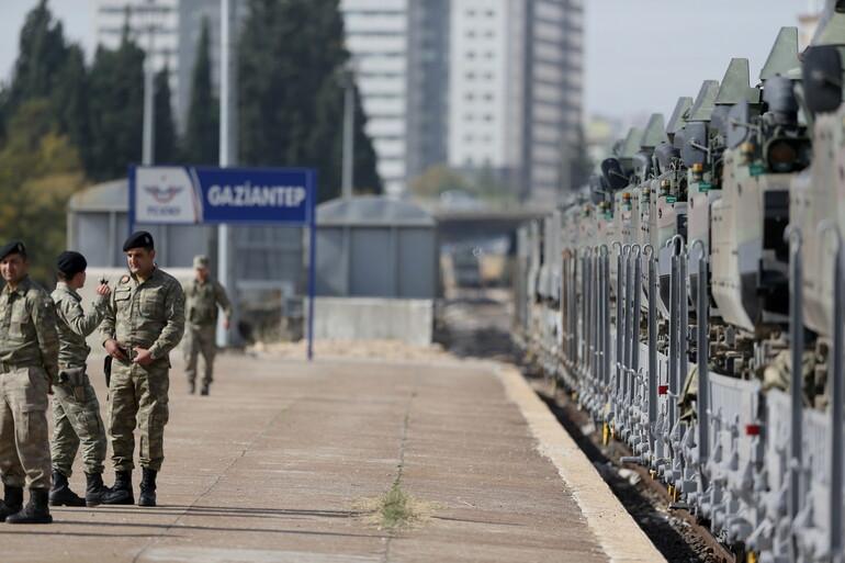 Silopi’ye sevk edilen askeri araçlar Gaziantep’te