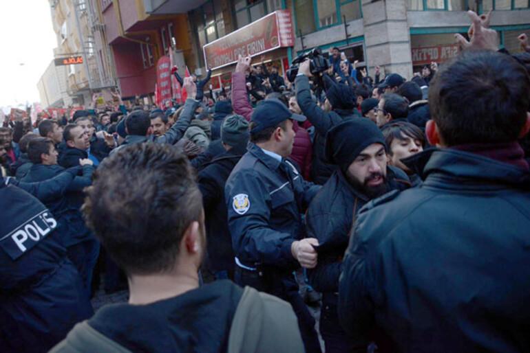 Kayseride CHP Gençlik Kolları Başkanı Cemre Doğana saldırı