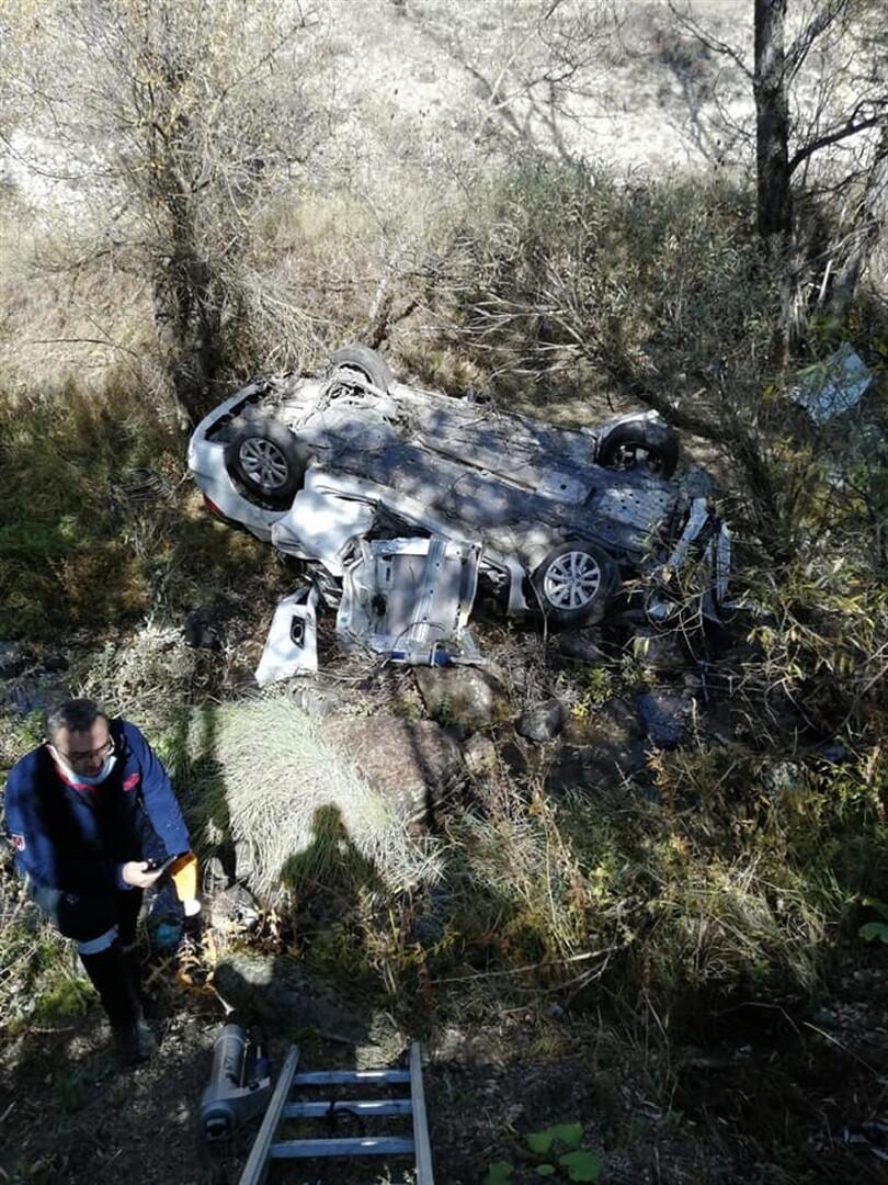 Bolu'da feci kaza! Otomobil, dere yatağına düştü: 2 ölü